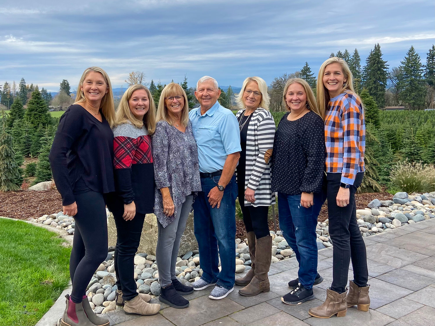 Bruce Wiseman and his wife, Nicki, are pictured with their five daughters ​​Wendi, Sara, Angie, Rachel and Amy.