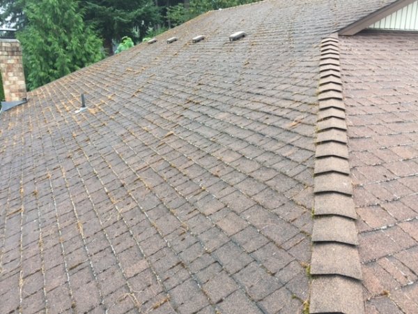 A roof before it was replaced by Grant Roofing & Pressure Washing in Battle Ground.
