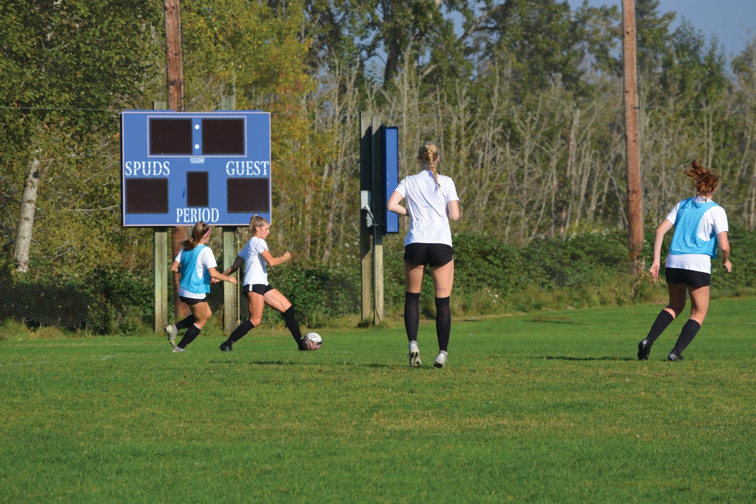 The Ridgefield Spudders girls soccer team participates in a scrimmage on Oct. 5.