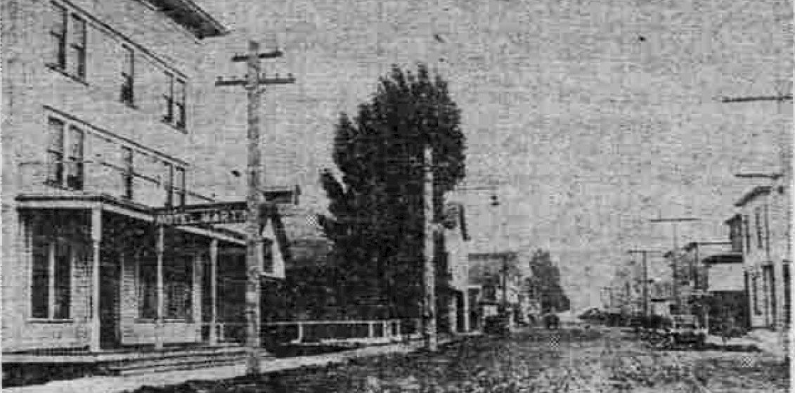 This photo shows Main Street in Woodland in 1915.