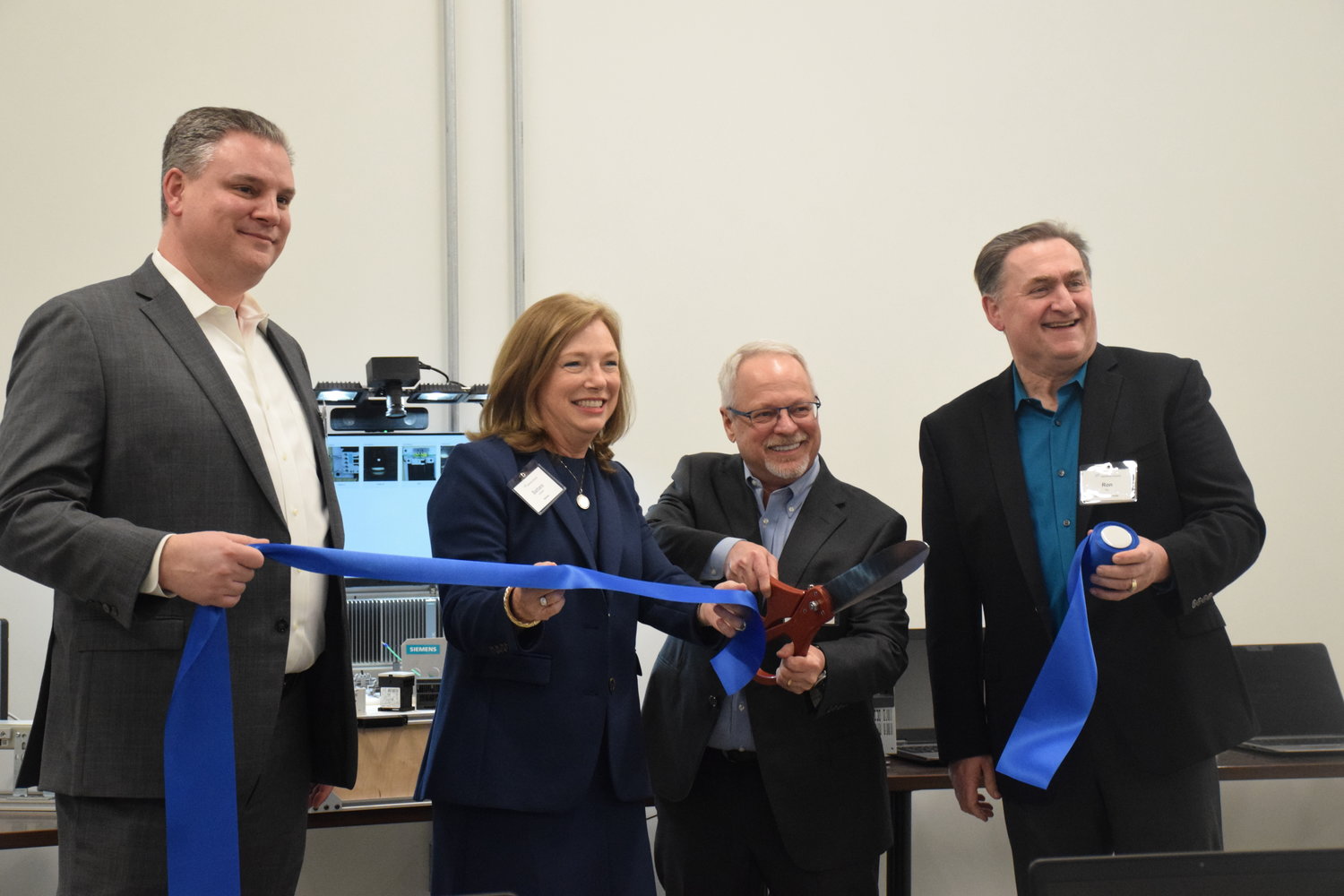 From left, IT3 Innovation Center Board of Directors Vice-Chair Brian Taylor, Siemens U.S. CEO Barbar Humpton, IT3 CEO Kevin Witte and IT3 board chair Ron Arp cut the ribbon during a ceremony that celebrated the opening of the Innovation Center’s Ridgefield facility on Feb. 22.