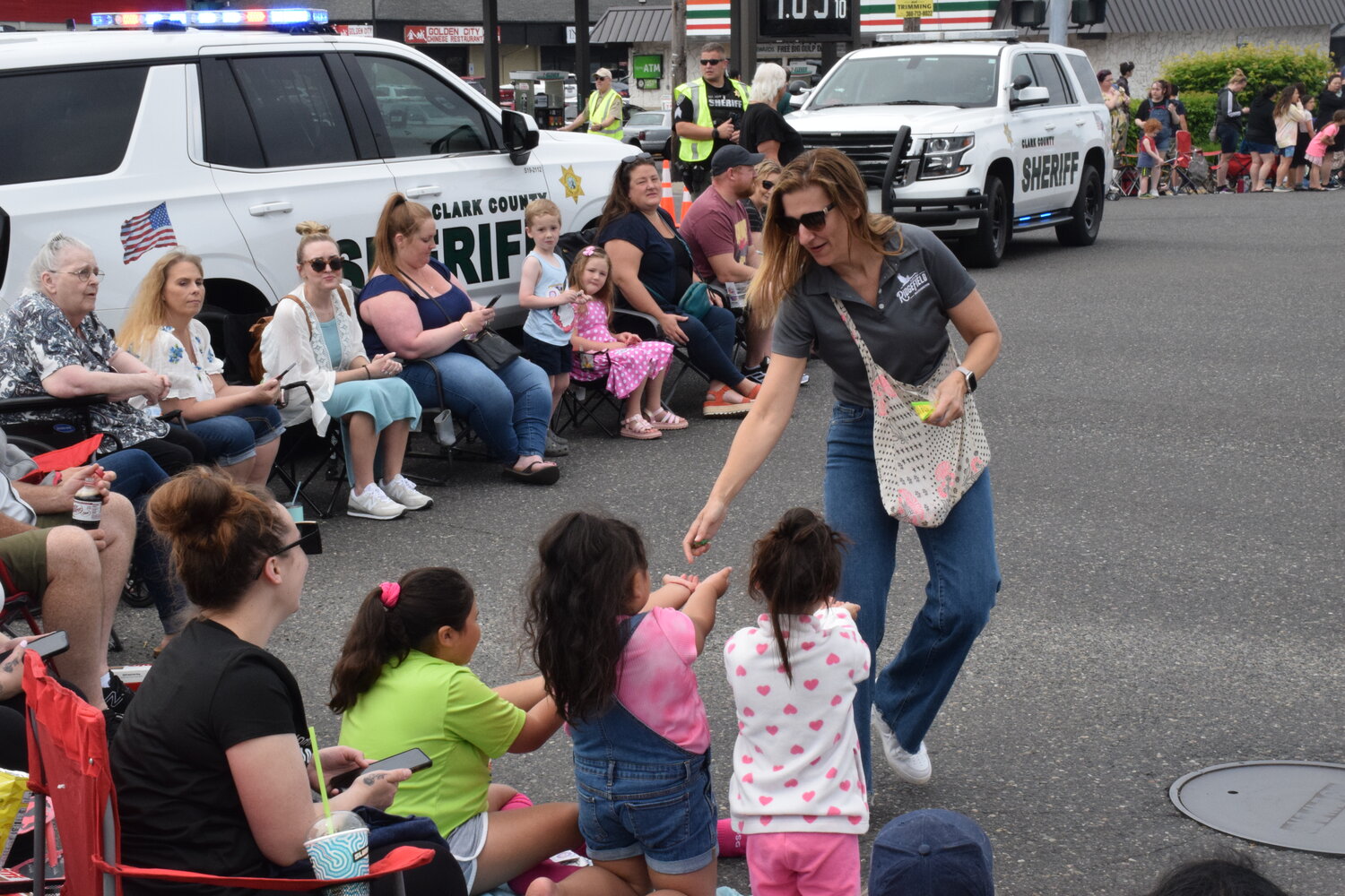 Ridgefield Mayor Jennifer Lindsay hands out candy during the 2023 Hazel Dell Parade of Bands on May 20.