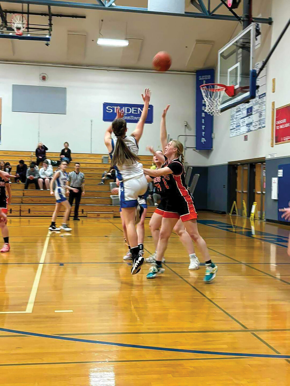 The La Center girls basketball team won an overtime thriller against the Battle Ground Tigers on Saturday, Jan. 20.